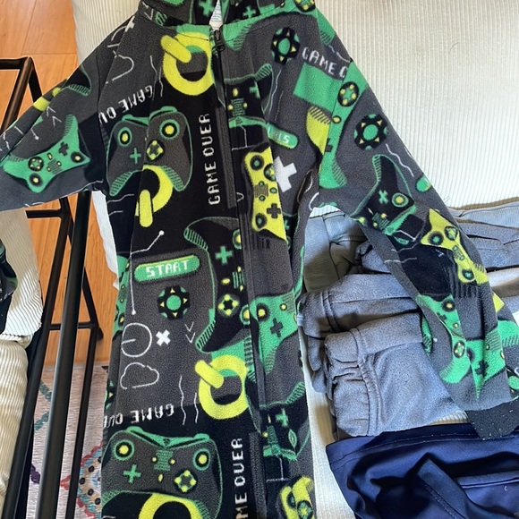 Boys Fall Clothes Package! Size 6-7 - Picture 4 of 6